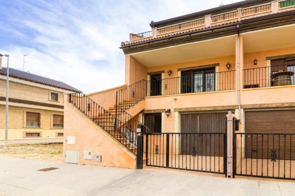 Casa independiente en calle Antonio García Larrosa