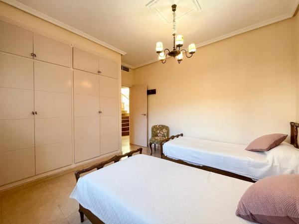 Casa independiente en calle Francisco Ortuño, 15