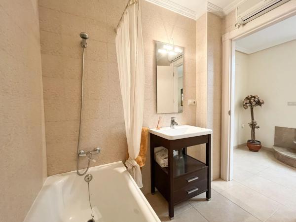 Casa independiente en calle Francisco Ortuño, 15