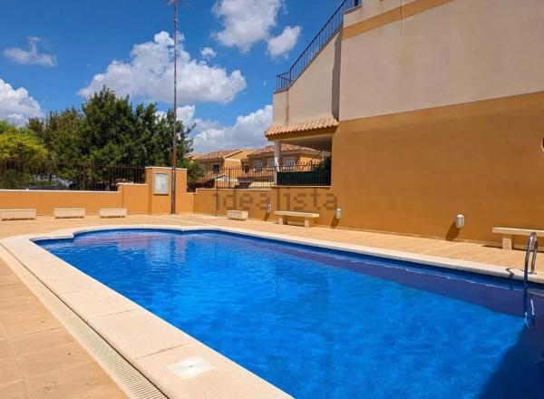 Casa independiente en avenida de la Gloria