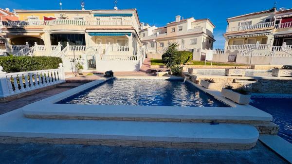 Chalet adosado en CL Marie Curie