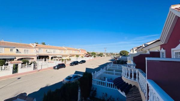 Chalet adosado en CL Marie Curie