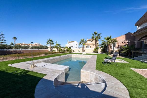 Casa independiente en calle Indira Gandhi