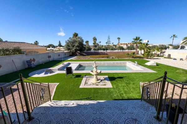 Casa independiente en calle Indira Gandhi