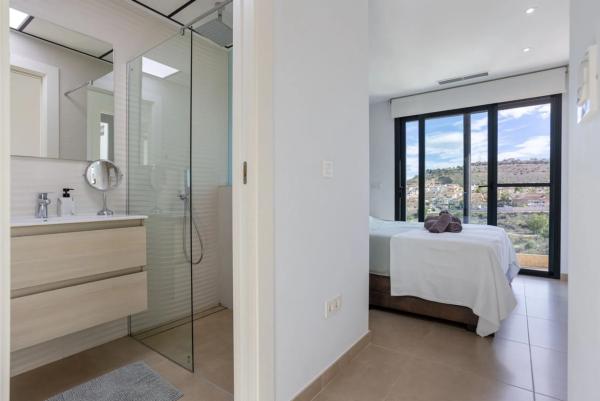 Chalet adosado en calle Infanta Cristina