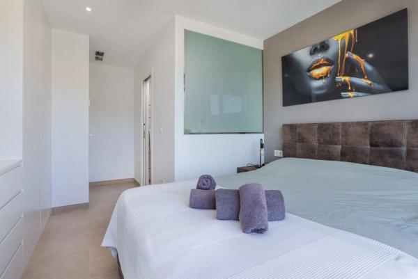 Chalet adosado en calle Infanta Cristina