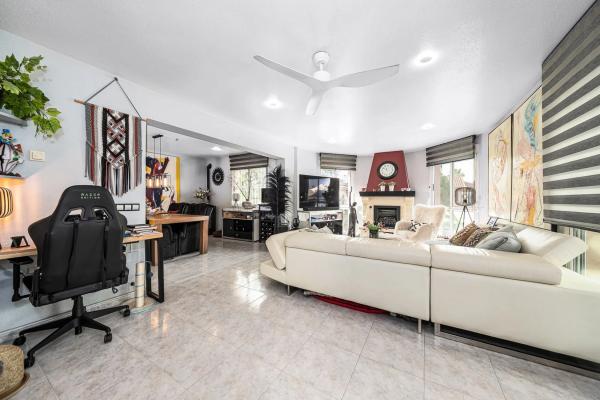 Casa independiente en CL Veleta