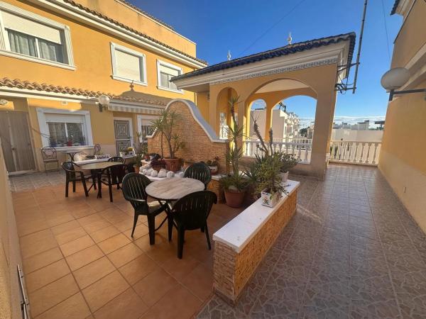 Chalet adosado en avenida Federíco García Lorca, 92