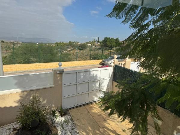 Casa independiente en calle Naranjo de Bulnes