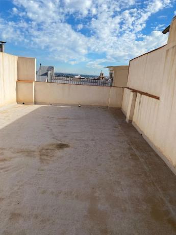 Casa independiente en calle Reyes Católicos, 19