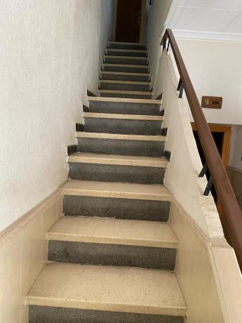 Casa independiente en calle Reyes Católicos, 19