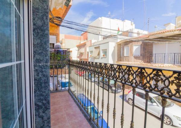 Casa independiente en avenida de la Constitución