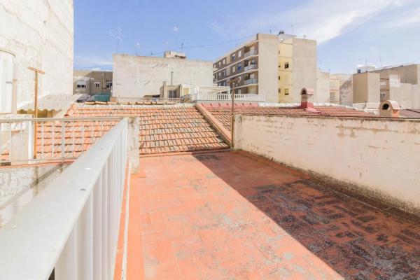 Casa independiente en avenida de la Constitución