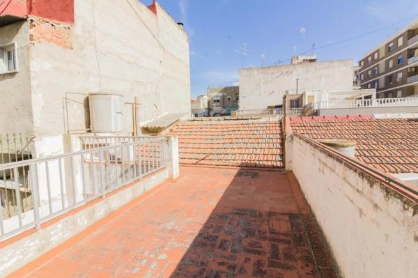 Casa independiente en avenida de la Constitución