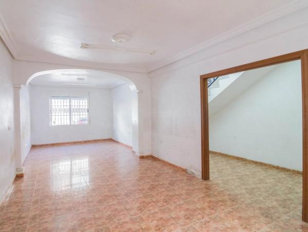 Casa independiente en avenida de la Constitución