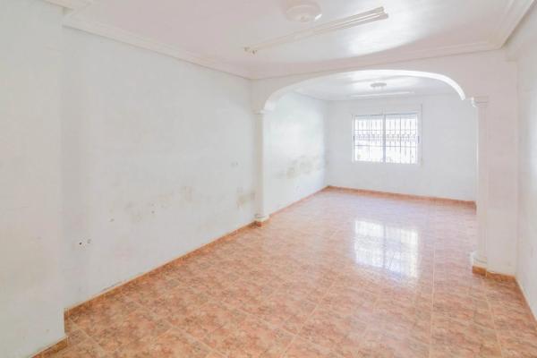 Casa independiente en avenida de la Constitución