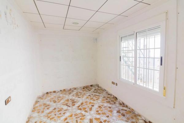 Casa independiente en avenida de la Constitución