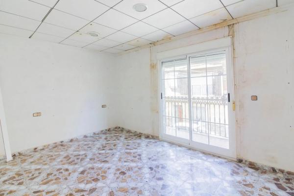 Casa independiente en avenida de la Constitución