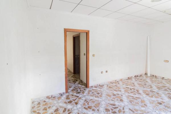 Casa independiente en avenida de la Constitución