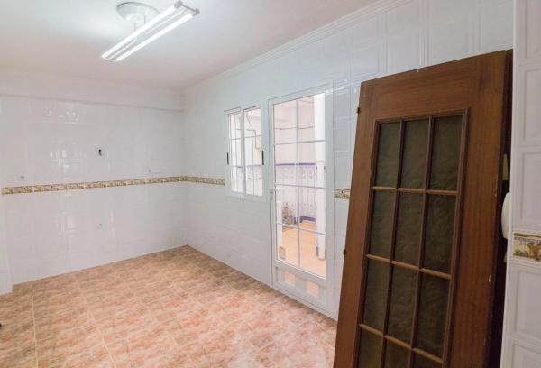 Casa independiente en avenida de la Constitución