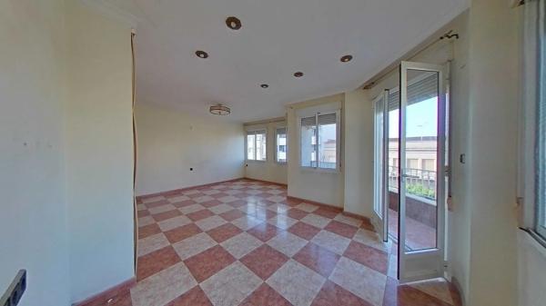 Piso en avenida de Sommieres