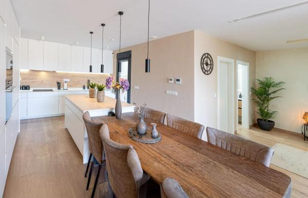 Chalet adosado en calle Conde de Zavella, 52