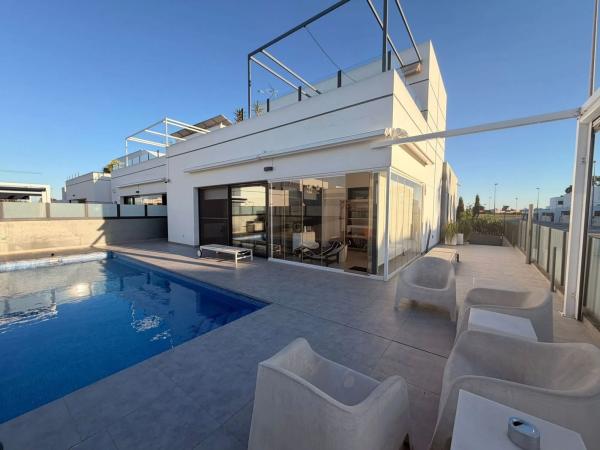 Casa independiente en calle Escritor José Pastor