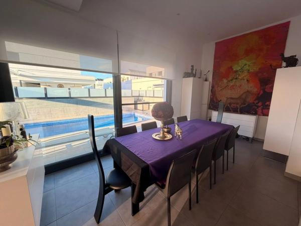 Casa independiente en calle Escritor José Pastor