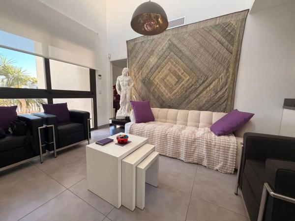 Casa independiente en calle Escritor José Pastor