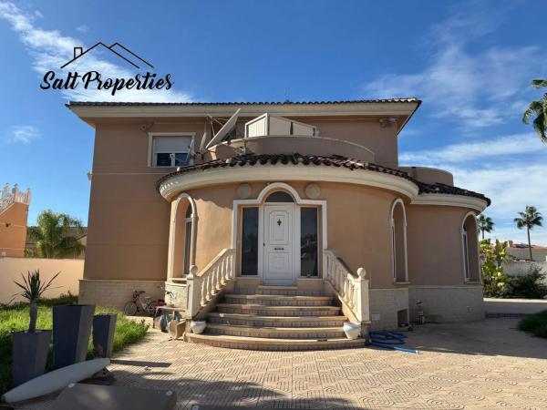 Casa independiente en calle Guardamar