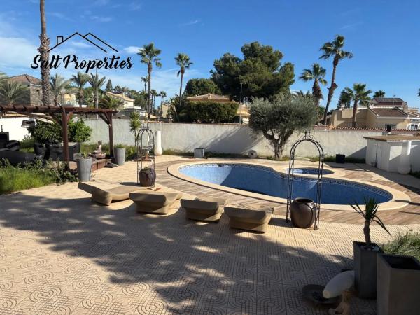 Casa independiente en calle Guardamar