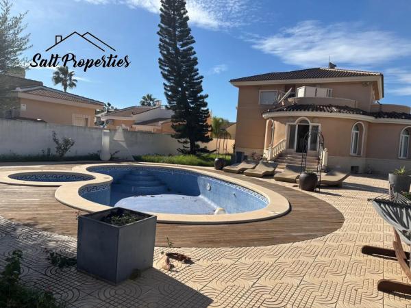 Casa independiente en calle Guardamar