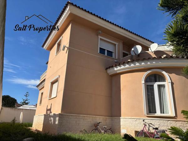 Casa independiente en calle Guardamar