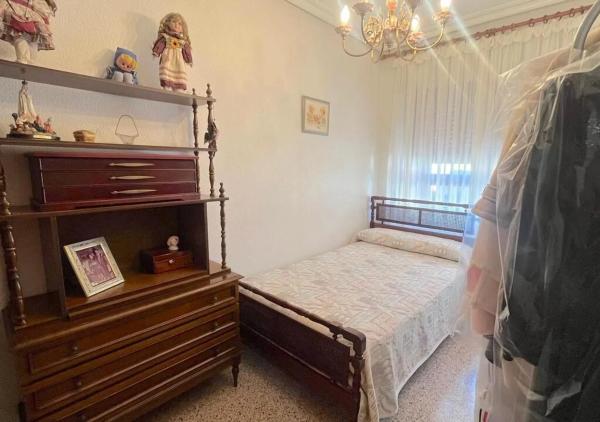 Chalet pareado en calle San Miguel