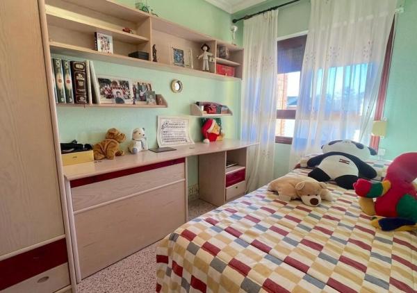 Chalet pareado en calle San Miguel