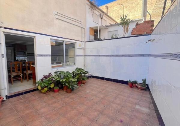 Chalet pareado en calle San Miguel