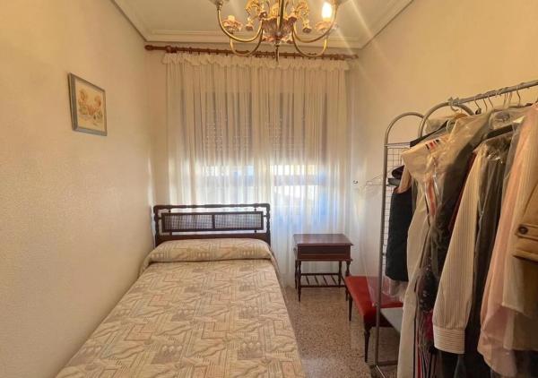 Chalet pareado en calle San Miguel