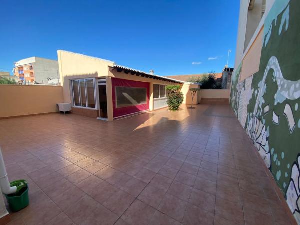 Chalet pareado en calle San Miguel