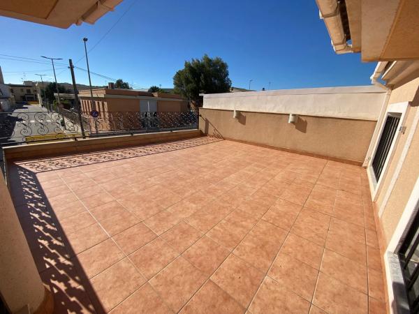 Chalet pareado en calle San Miguel