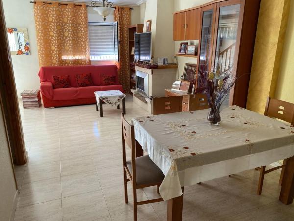 Chalet pareado en calle San Miguel