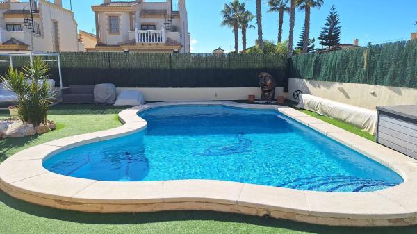 Casa independiente en CL Tamarit El, 6