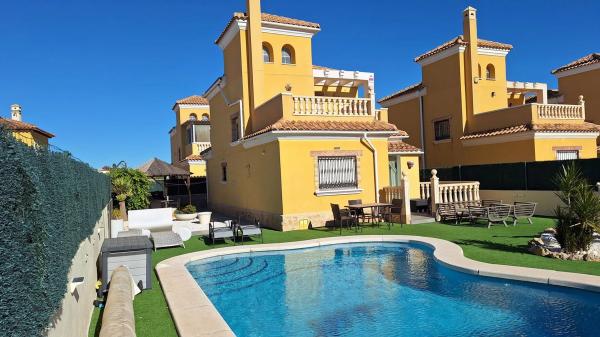 Casa independiente en CL Tamarit El, 6