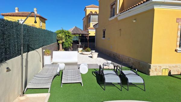 Casa independiente en CL Tamarit El, 6