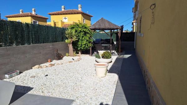 Casa independiente en CL Tamarit El, 6