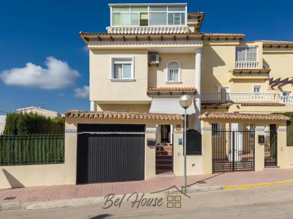 Casa independiente en calle Roma