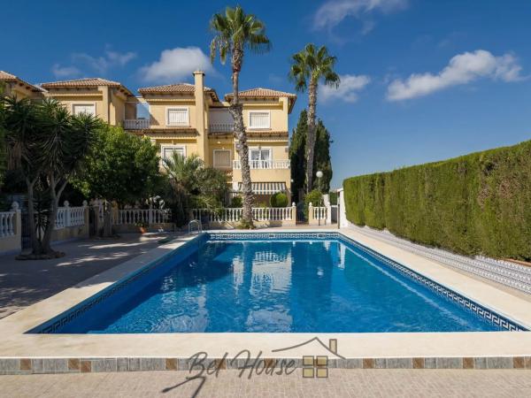 Casa independiente en calle Roma