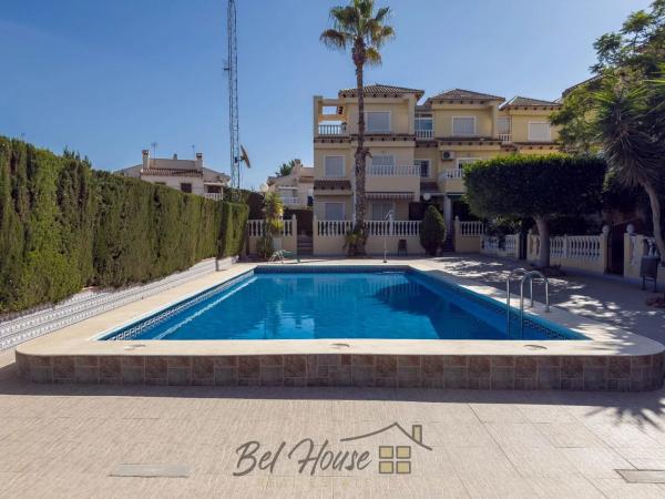 Casa independiente en calle Roma