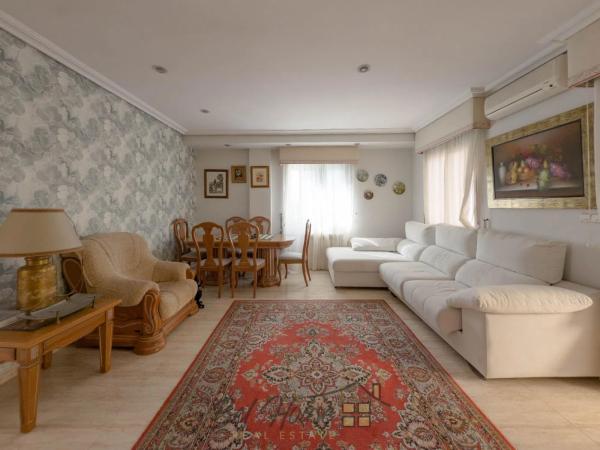 Casa independiente en calle Roma