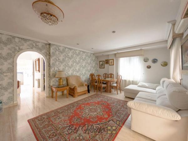 Casa independiente en calle Roma