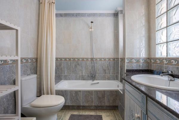 Chalet adosado en calle Grecia